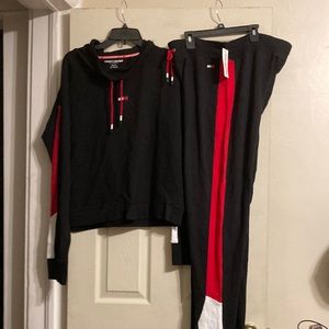 NWT Tommy Hilfiger Sport Heritage Embroidered Mock Neck Sweatshirt/Jogge…